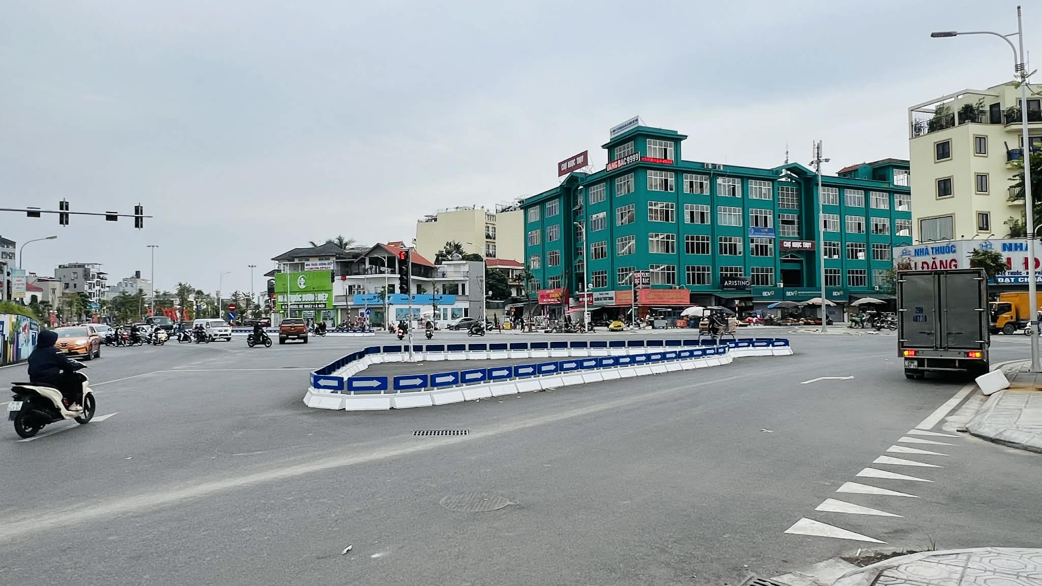 bán nhà Ngọc Thuỵ, ôtô tránh, gần đường Hồng Tiến kéo dài, sát chợ- TĐC Ngọc Thuỵ