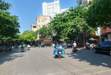 bán nhà mặt phố Ngọc Lâm, 70m x 5tầng, khu vực sầm uất, kinh doanh ngày đêm