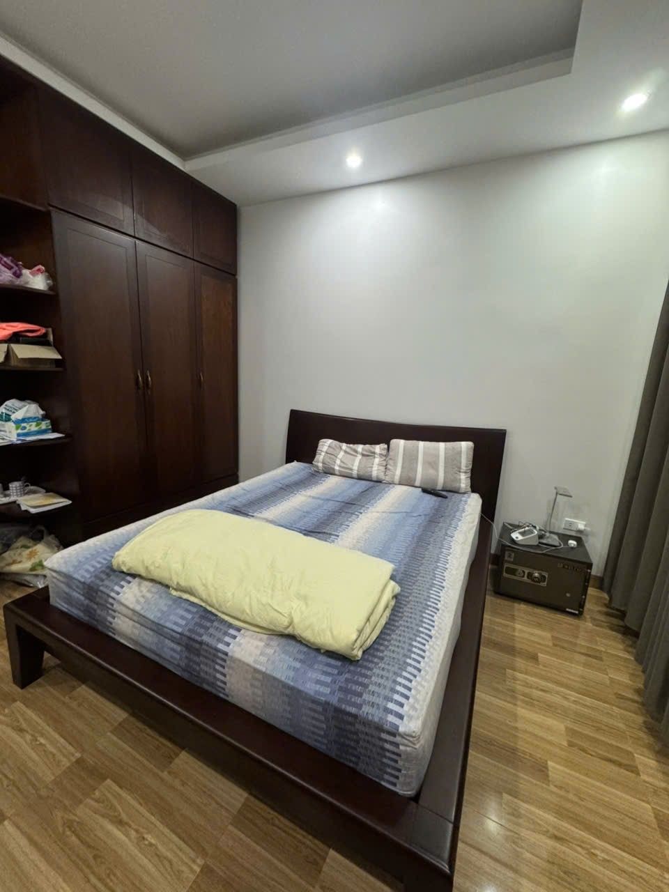 Bán Nhà Hào Nam 31m2. 4 tầng.mặt tiền 4.2m. giá 8.86 Tỷ Đống Đa Hà