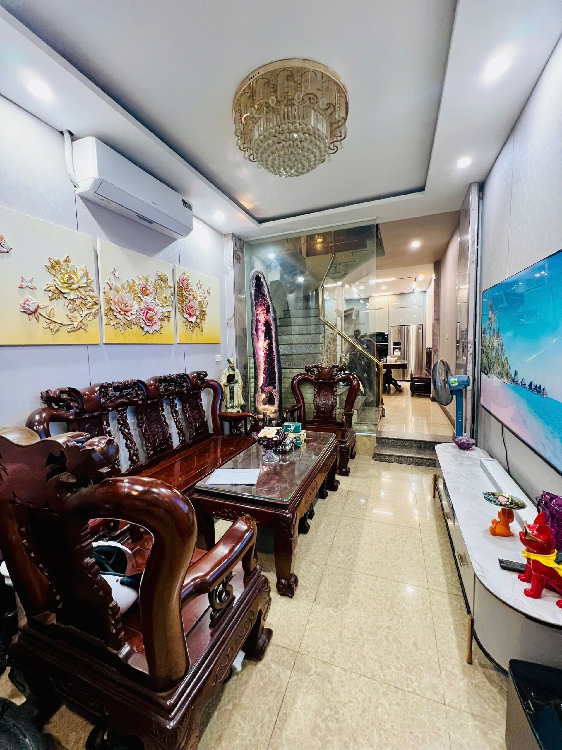 Bán Nhà Văn Hương 45m2.  4 tầng. mặt tiền 3.3m. giá 12 tỷ Đống Đa Hà Nội