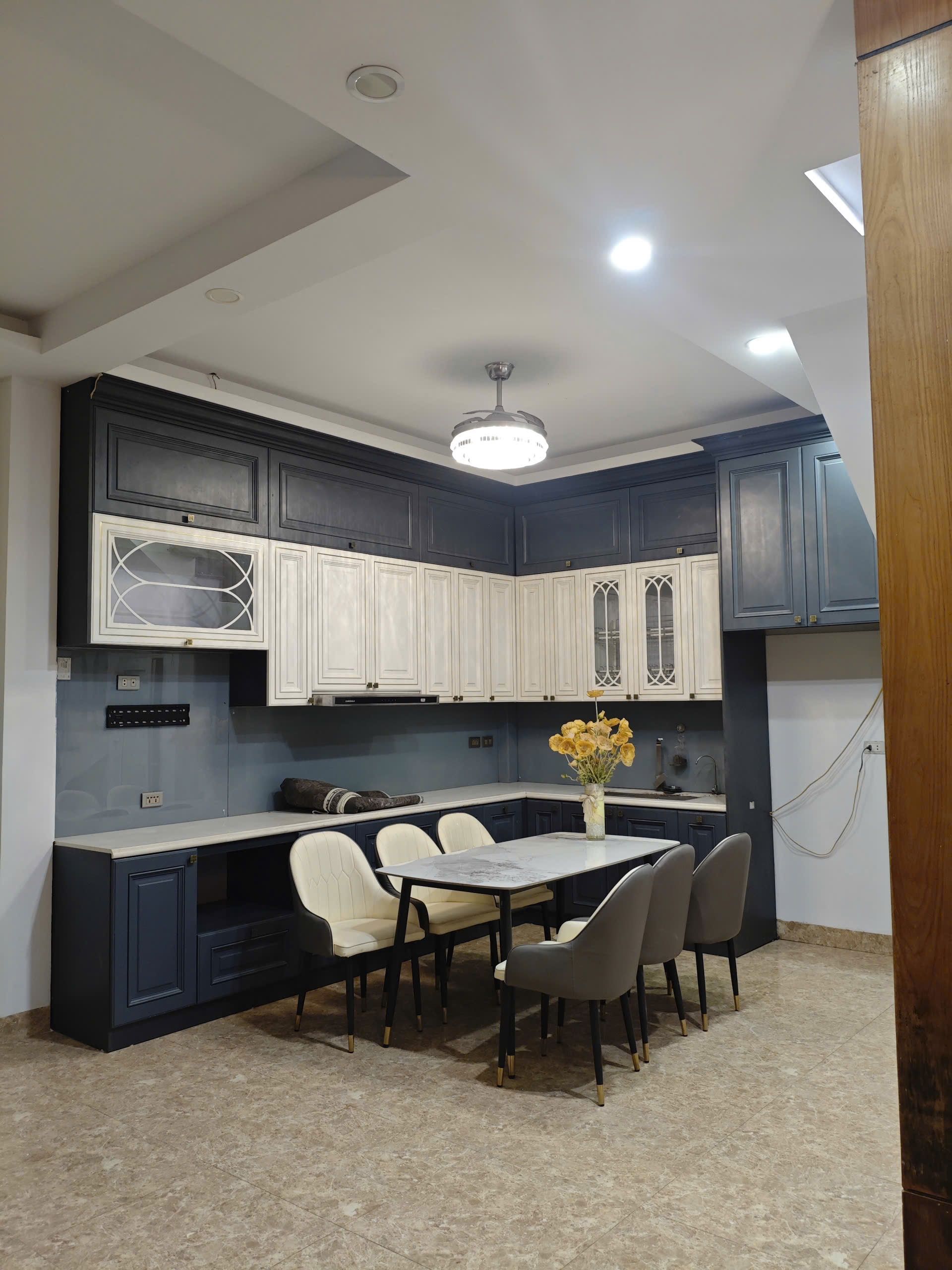 Bán Nhà  Hồ Đắc Di 39m2. 5 tầng. mặt tiền 5.3m. giá 12.6 tỷ Đống Đa Hà Nội