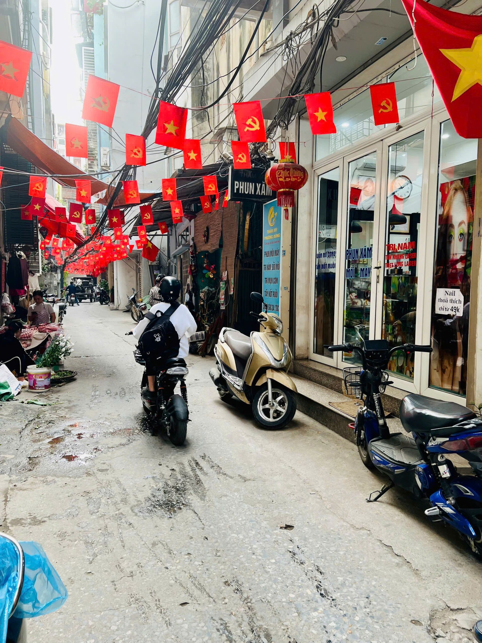 Bán Nhà Văn Hương 45m2.  4 tầng. mặt tiền 3.3m. giá 12 tỷ Đống Đa Hà Nội