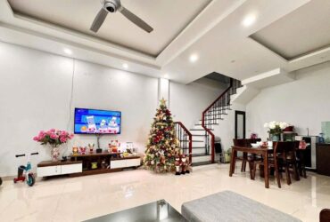 Bán Nhà Dương Văn Bé 42m2. 5 tầng. mặt tiền 5m. giá 9.5 Tỷ Hai Bà Trưng Hà Nội