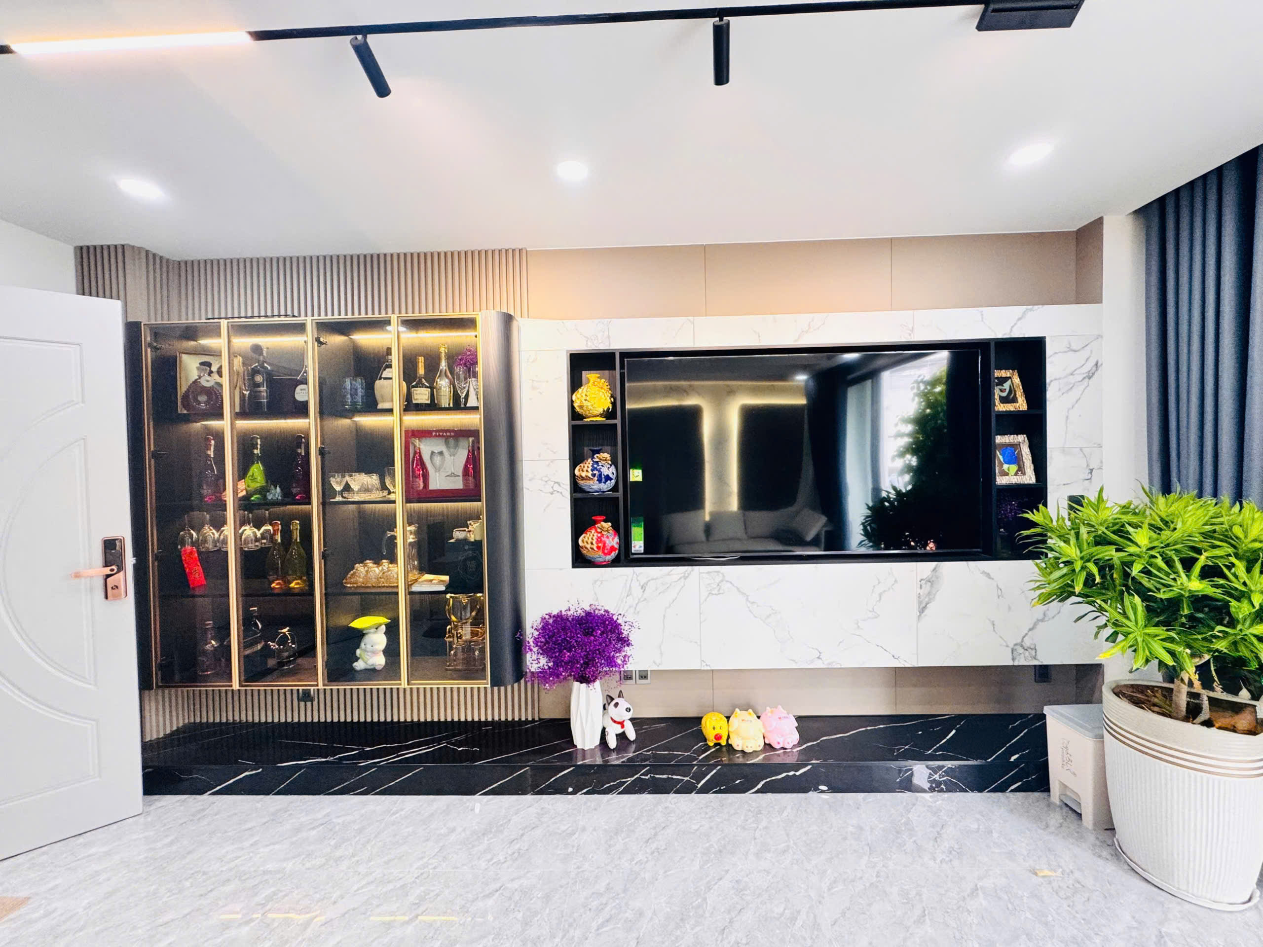 Bán gấp nhà mặt tiền Phạm Ngọc Thạch, Nha Trang – 7 Tầng Thang Máy – Cách biển 300m