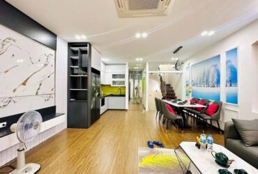 Bán Phố Vương Thừa Vũ-50m*7tầng*5.1MT-Thang máy-Gara ô tô-Gần trường, chợ. 21 tỷ