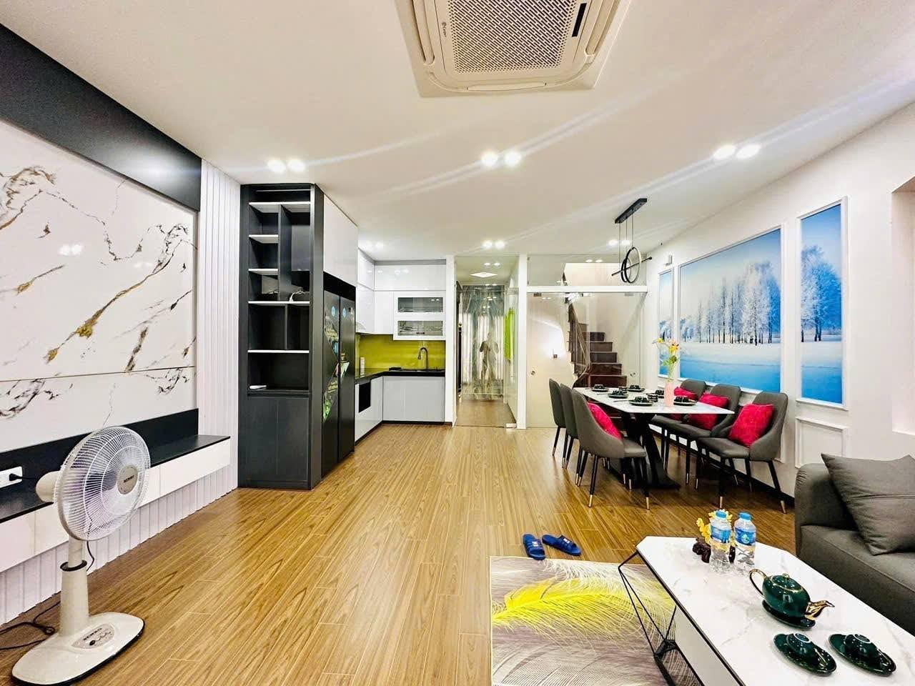 Bán Phố Vương Thừa Vũ-50m*7tầng*5.1MT-Thang máy-Gara ô tô-Gần trường, chợ. 21 tỷ