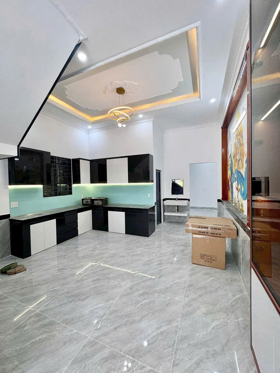 Bán nhà 2 Tầng 136m2 P.Biên Hòa,SHR đường 2 xe hơi thông,buôn bán tốt