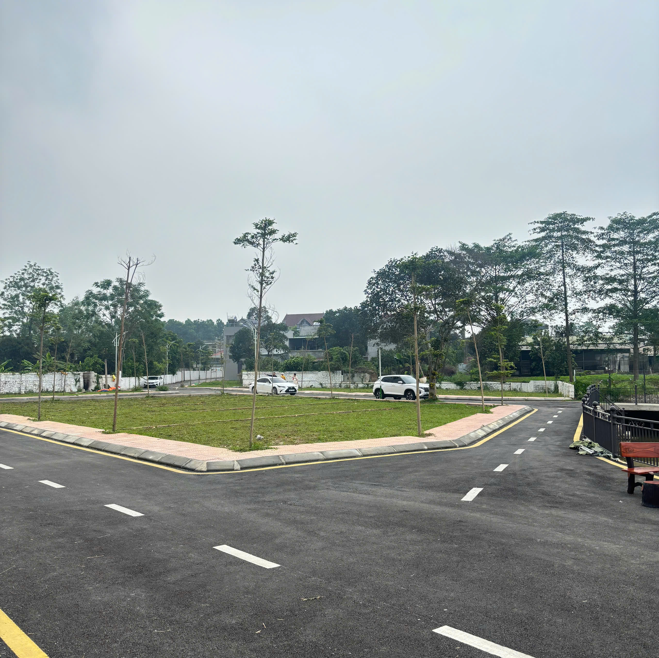 Bán nhanh lô góc hoa hậu tại Hòa Lạc, dt 100m2, full thổ cư, gần QL21, khu CNC, ĐHQG