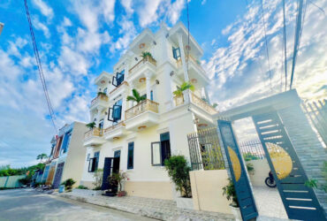 Bán nhà 3 Tầng ĐẸP lung linh,SHR đường  nhựa 2 ô tô thông,gần Sông nên mát lắm