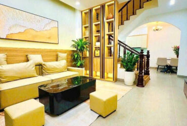 bán nhà nguyễn khang 40m x5 tầng-12,9 tỷ gần phố,lô góc,15m ô tô tránh