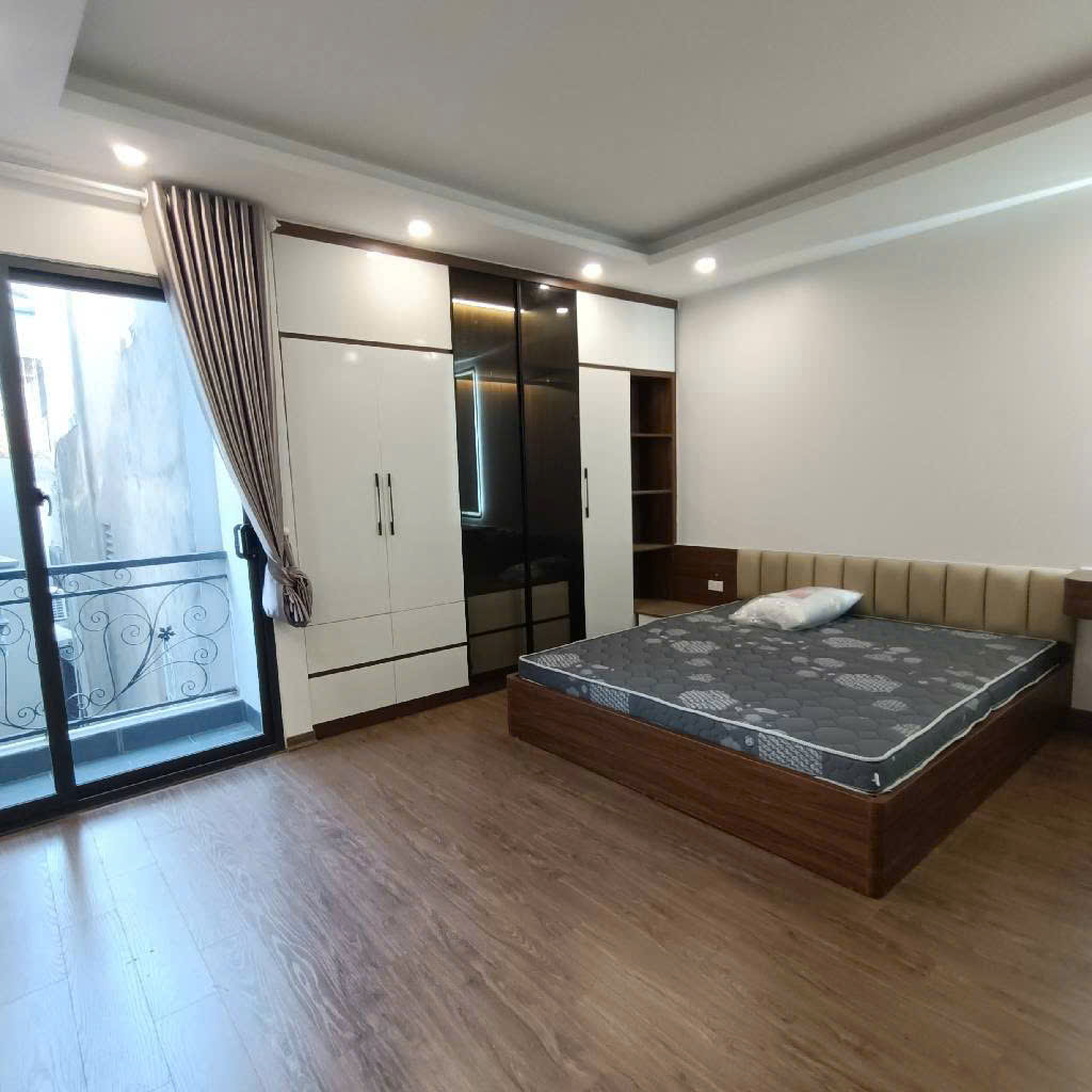 BÁN NHÀ GIA QUẤT LONG BIÊN,OTO ĐỖ CỔNG,MỚI TINH,GẦN CHỢ,TRƯỜNG,44M