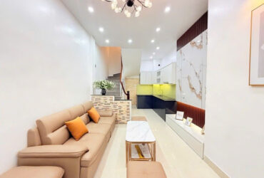 lạc long quân 35m x5 tầng 8,75 tỷ gần hồ,30m ô tô tránh,ngõ ba gác thông,nở hậu