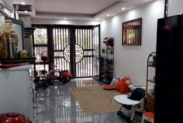 tập thể tầng 1 hoàng quốc việt DT 45/60m 6,5 tỷ ô tô đỗ cửa,kinh doanh