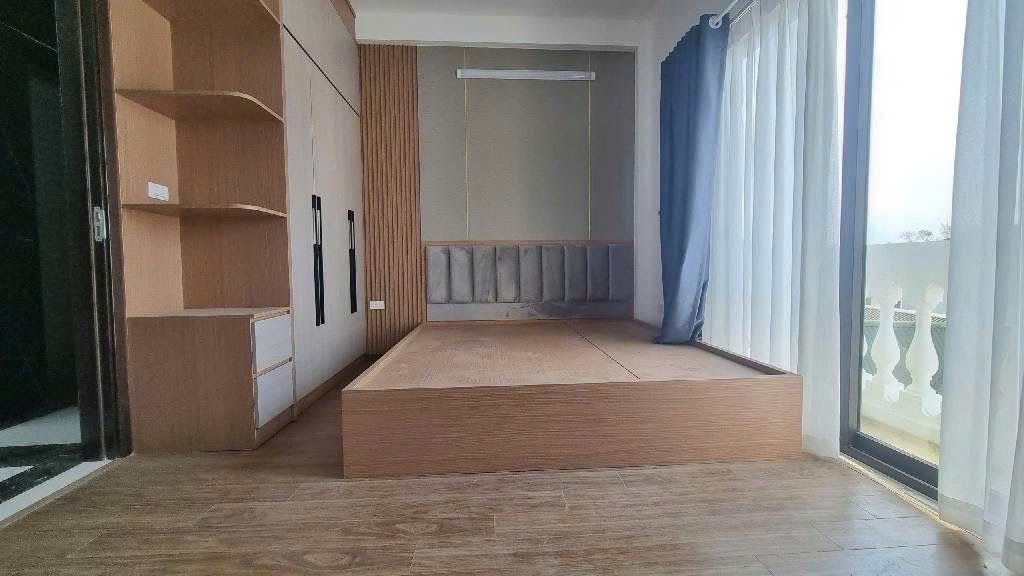 BÁN NHÀ THANH AM LONG BIÊN,OTO ĐỖ CỔNG,LÔ GÓC,THANG MÁY,42M NHỈNH 9 TỶ