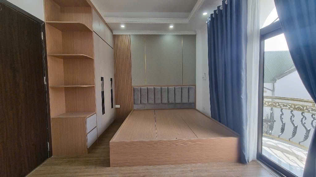 BÁN NHÀ THANH AM LONG BIÊN,OTO ĐỖ CỔNG,LÔ GÓC,THANG MÁY,42M NHỈNH 9 TỶ