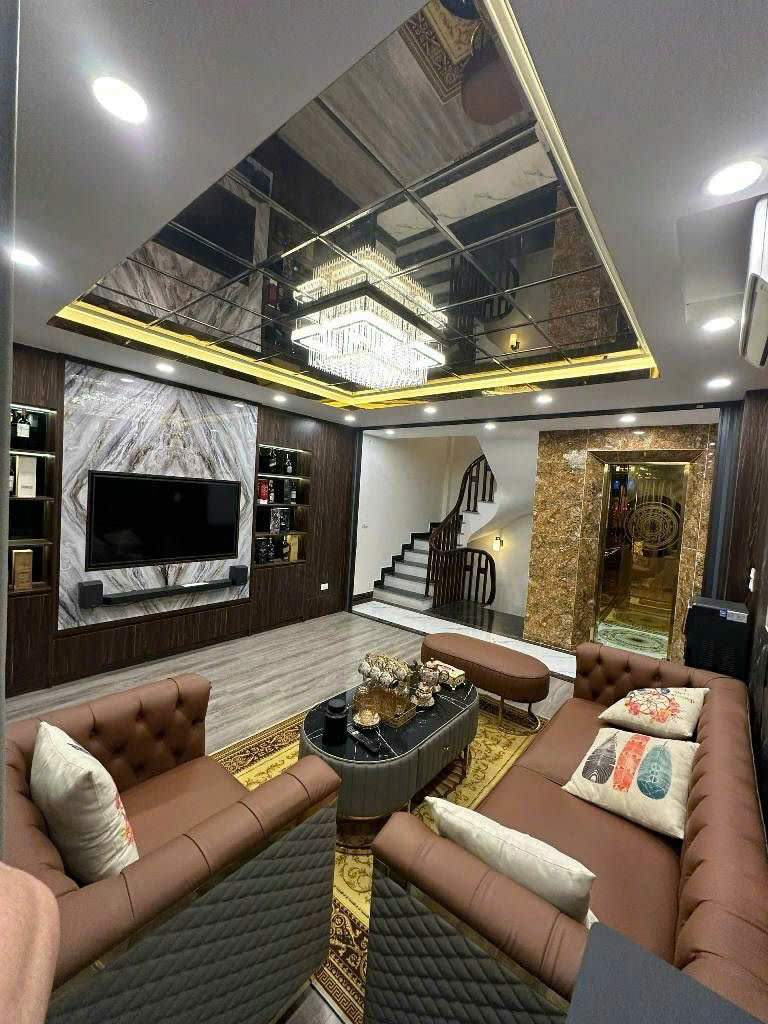 BÁN NHÀ NGÔ GIA TỰ LONG BIÊN,OTO VÀO NHÀ,LÔ GÓC,THANG MÁY,NỞ HẬU,42M