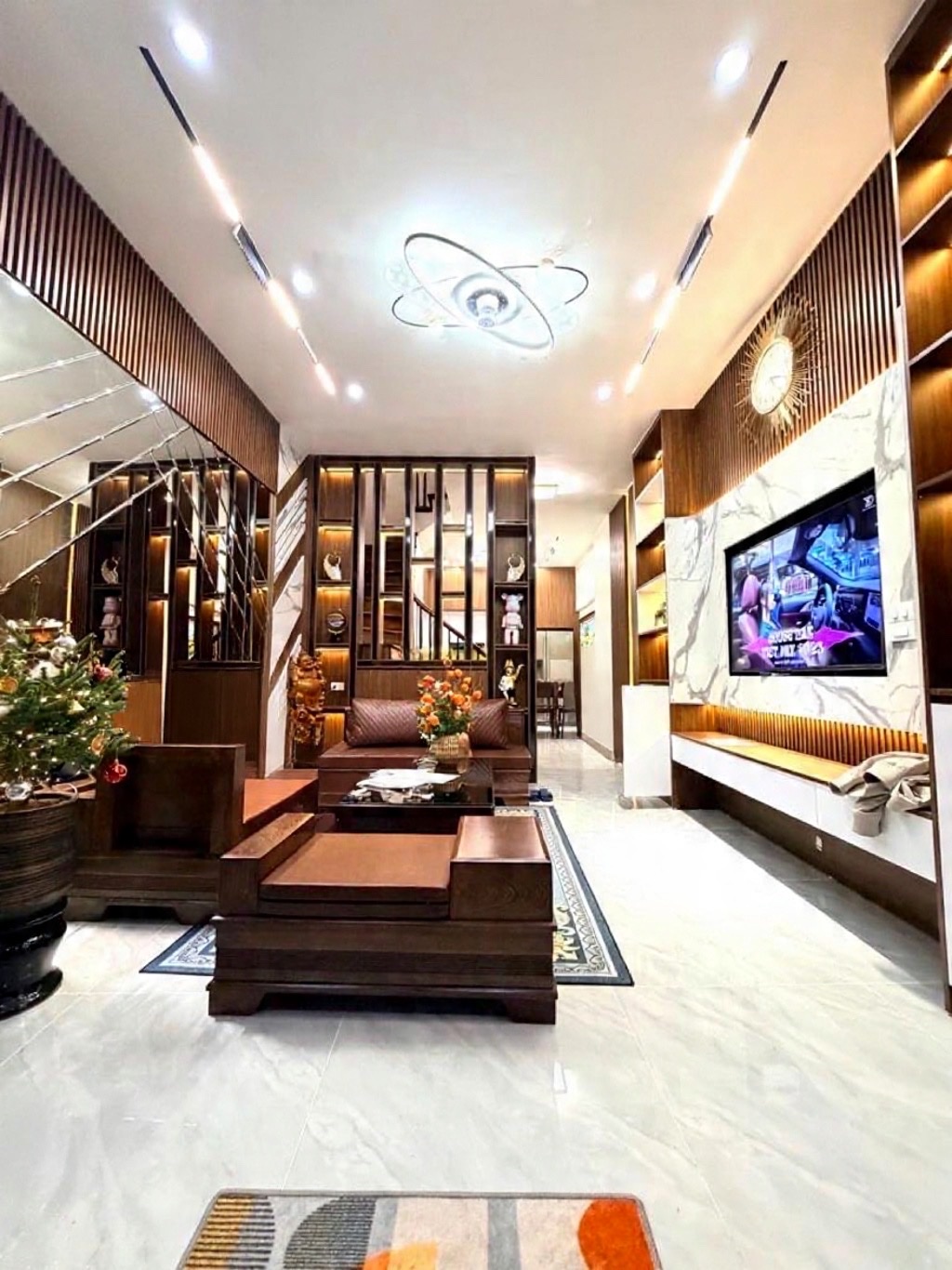 hồ tùng mậu 40m x5 tầng 10,8 tỷ.gần phố,gần ô tô,full nội thất đẹp