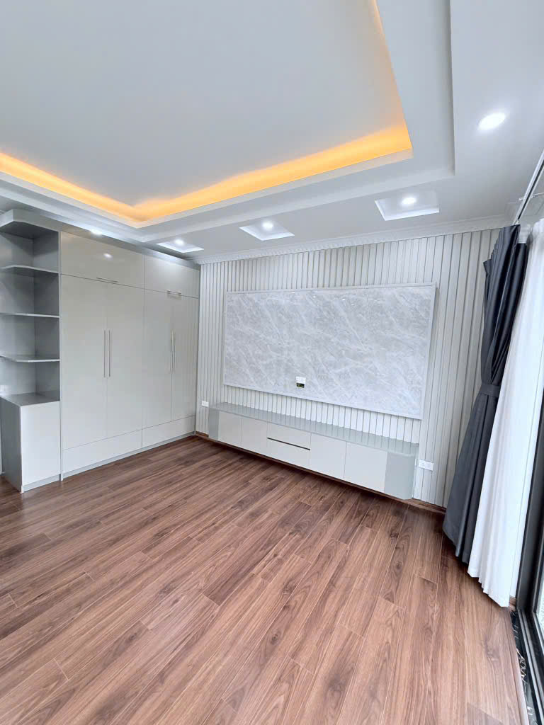 BÁN NHÀ HOÀNG NHƯ TIẾP LONG BIÊN,OTO,THANG MÁY,FULL NỘI THẤT,46M NHỈNH 11 TỶ