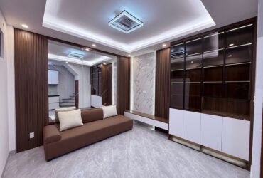 bán nhà xuân la DT 23m x5 tầng 6,950 tỷ 40m ô tô tránh,ngõ thông,full nội thất