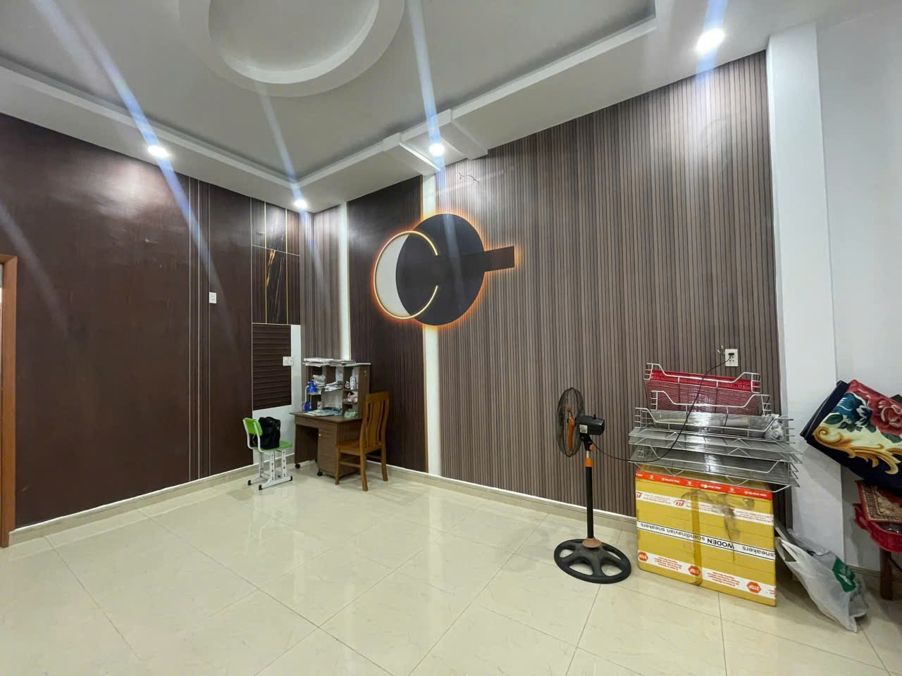 Bán nhà 2 Tầng Trung Tâm Dĩ An,SHR đường xe hơi,TẶNG full Nội thất,gần chợ