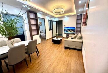 căn hộ tập thể tầng 2  hoàng quốc việt DT 65m giá 4,18 tỷ full nội thất