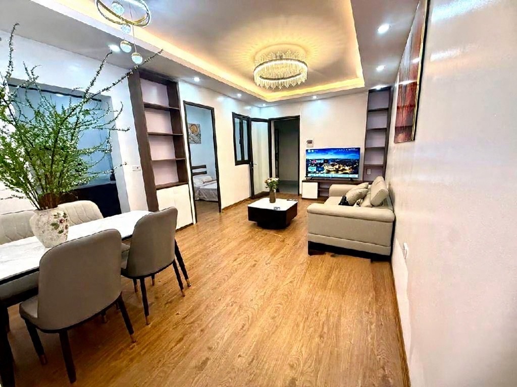 căn hộ tập thể tầng 2  hoàng quốc việt DT 65m giá 4,18 tỷ full nội thất