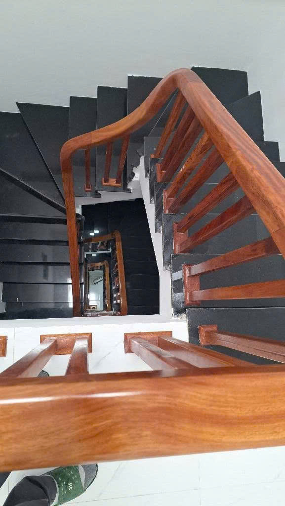 BÁN 50M2 NHÀ MẶT PHỐ HOÀNG QUỐC VIỆT, KINH DOANH, 2 THOÁNG GIÁ 12 ,5 TỶ.