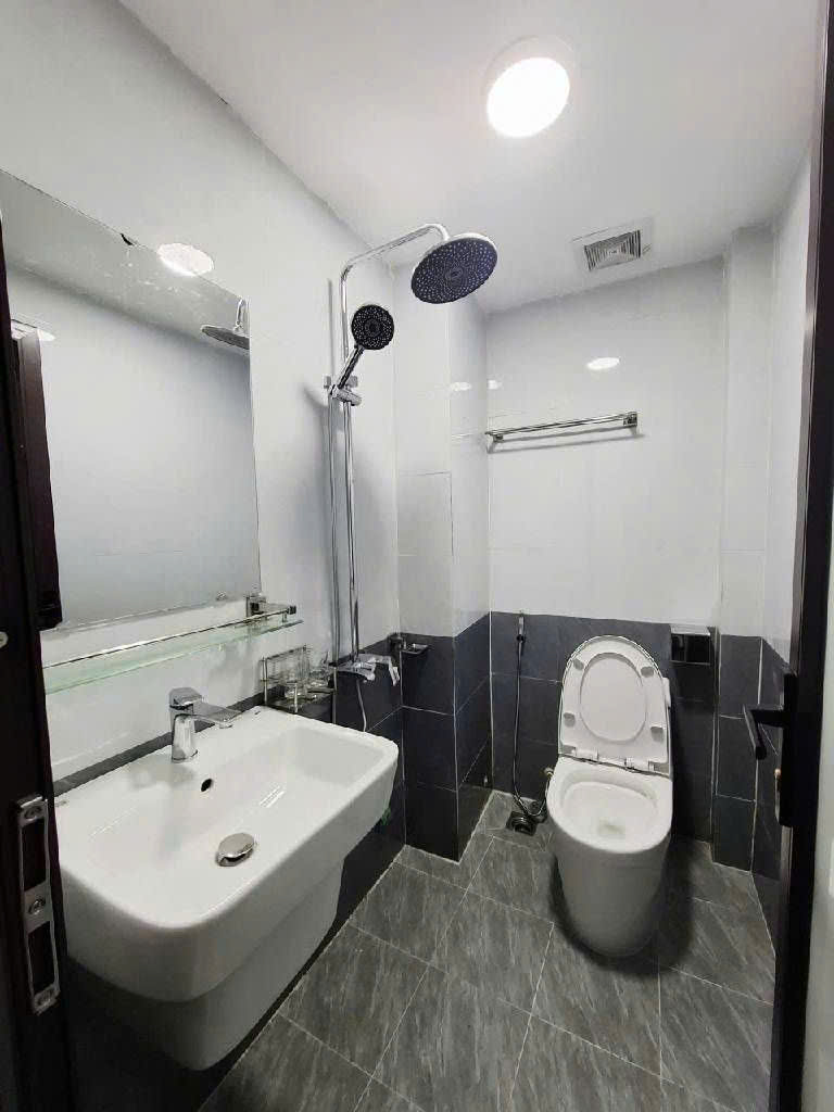 NHÀ MẶT PHỐ TRẦN CUNG 45M2  GIÁ 12,3 TỶ, KINH DOANH Ô TÔ TRÁNH.