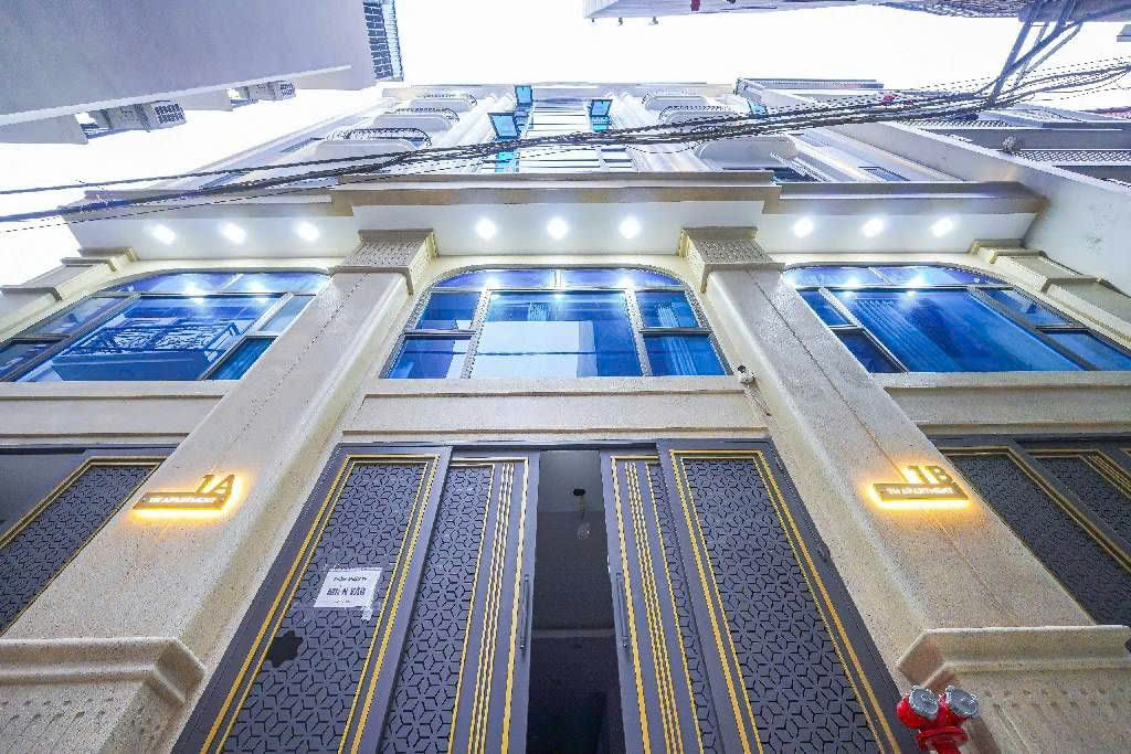 TỔNG 17 PHÒNG 7 TẦNG THANG MÁY DÒNG TIỀN 900 TRIỆU/NĂM PHẠM VĂN ĐỒNG GIÁ 22 TỶ