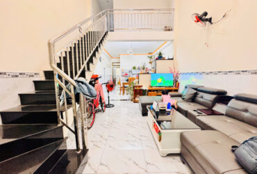 Bán nhà 2 Tầng Trung Tâm Dĩ An,SHR đường xe hơi,gần chợ Xóm Vắng