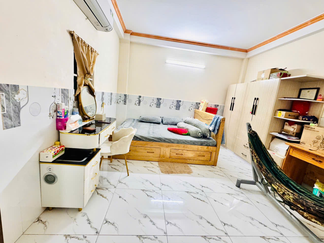 Bán nhà 2 Tầng Trung Tâm Dĩ An,SHR đường xe hơi,gần chợ Xóm Vắng