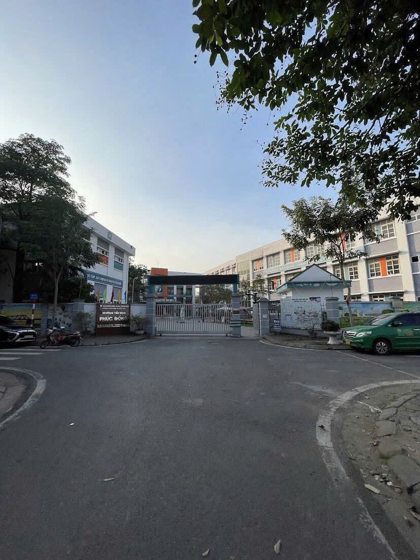 Phố Chu Huy Mân – Vỉa hè, oto tránh dừng đỗ – Mặt tiền rộng – KD đỉnh – Giá chỉ hơn 11₫