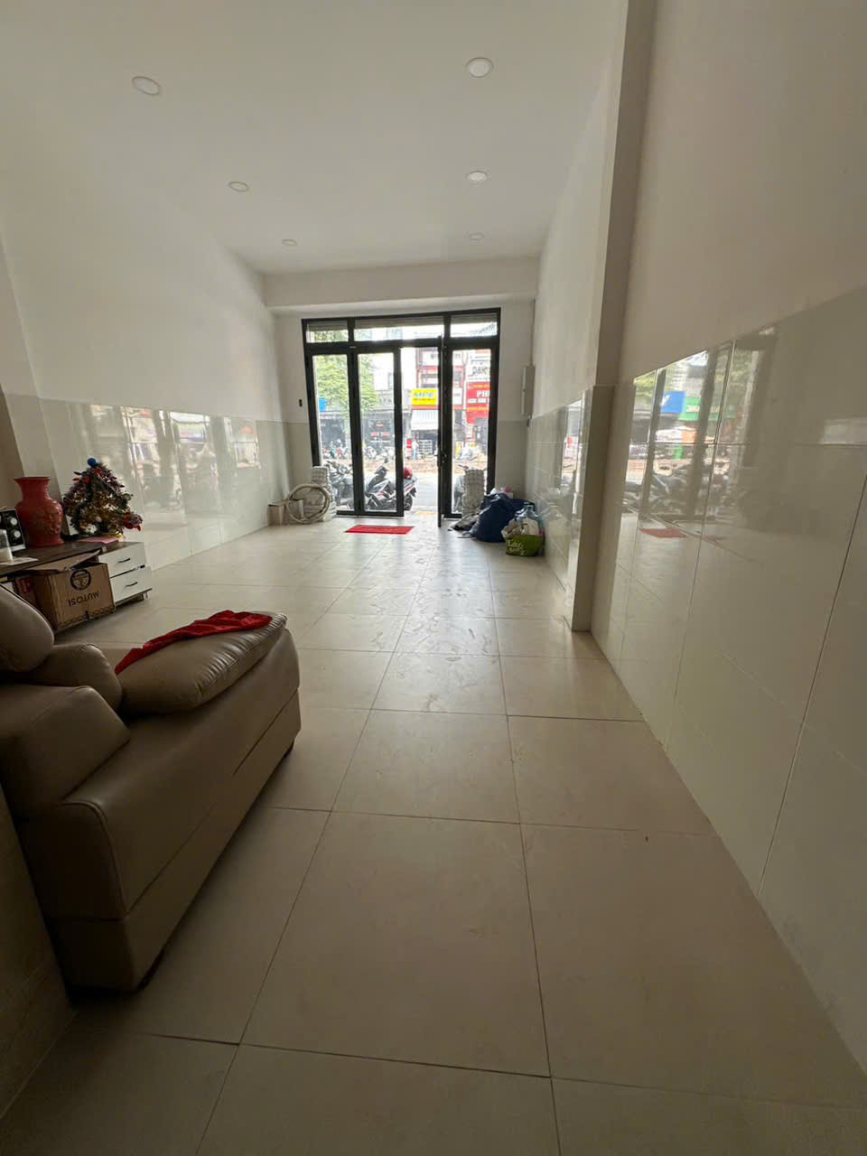 Quận Tân Phú ! CHO THUÊ NNC MẶT TIỀN LÊ TRỌNG TẤN, Liên hệ xem mặt bằng : 0908944568