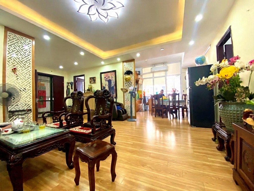 bán chung cư lạc long quân 102m 9,45 tỷ view hồ tây,ô tô đỗ ngày đêm