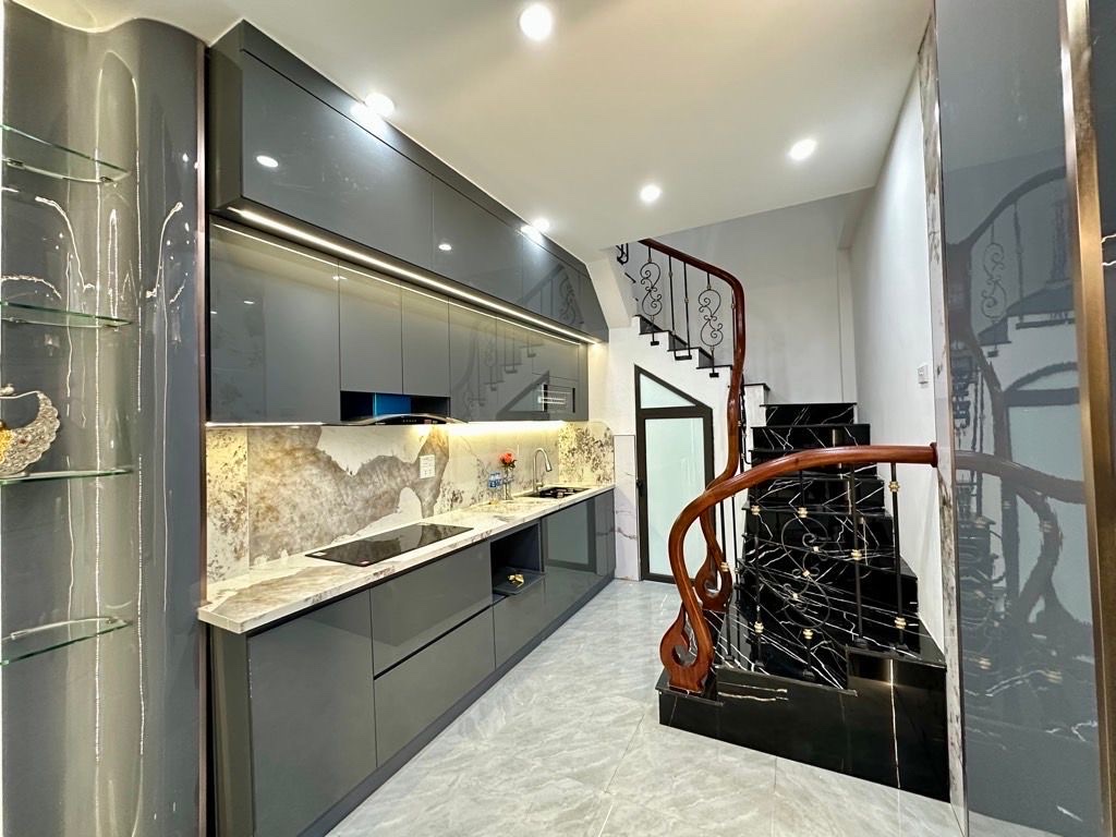 thành công 30m x4 tầng 8,980 tỷ full nội thất,mặt ngõ thông,10m ra phố,kinh doanh