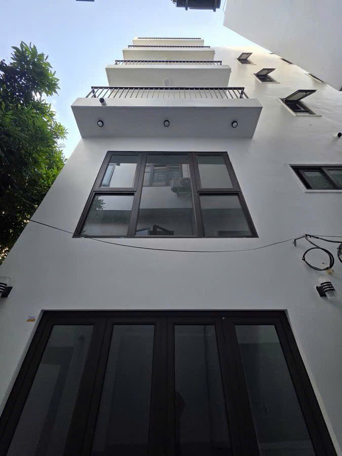 Nhà mới koog Thạch Bàn  30m ra mặt phố Cổ Linh  6 tầng lô góc 4 mặt thoáng  Giá 7 tỷ chẵn