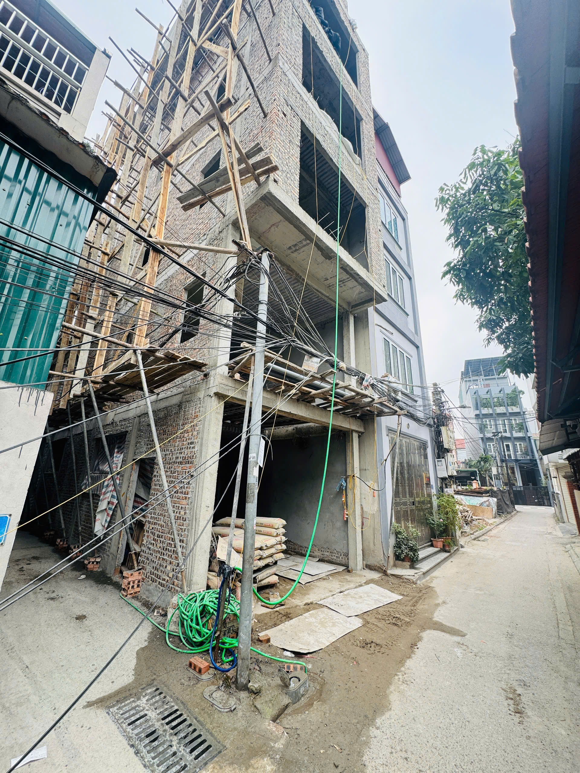 Thạch Bàn nhà siêu đẹp  DT 50m x 8 tầng  MT 4.5m  Giá chỉ hơn 13 tỷ