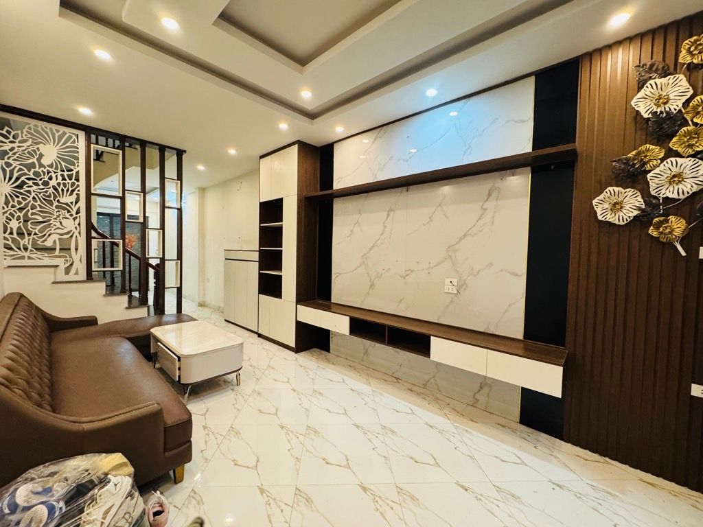 🏠 Minh Khai_Kim Ngưu  50m²  5 tầng
🚗 #Ôtô cách nhà 25m
💰 Giá: 9 tỷ