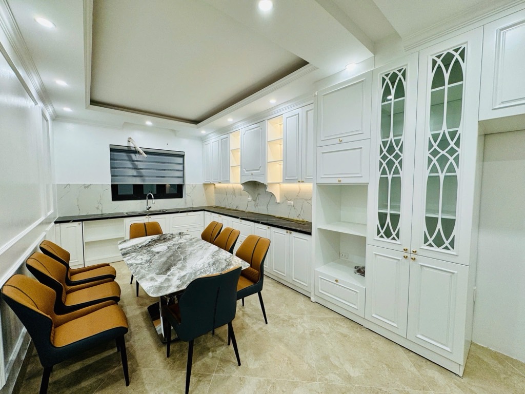 BÁN NHÀ HỒNG TIẾN LONG BIÊN,OTO,THANG MÁY,FULL NỘI THẤT,45M NHỈNH 10 TỶ