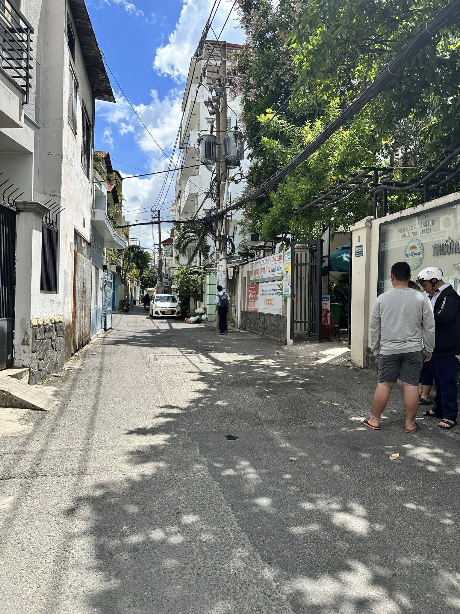 PHÚ NHUẬN – HẺM XE HƠI – 4 TẦNG BTCT – 72M² NỞ HẬU – GIÁ CHỈ 8.X TỶ