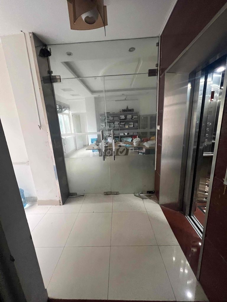 Cho thuê văn phòng làm việc tầng 4 và tầng 7, diện tích 70m², phù hợp làm văn phòng công ty, startup, trung tâm đào tạo.