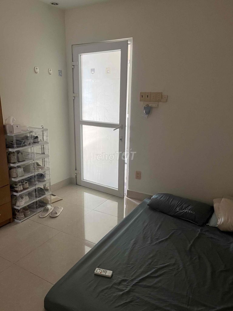 Do chuyển chỗ làm để thuận tiện việc kinh doanh, mình cần pass lại phòng trọ diện tích 25m², phòng rộng rãi, ở thoải mái.