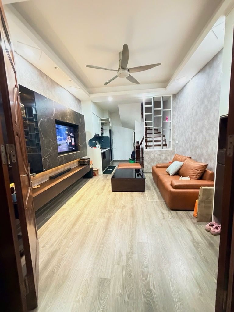 NHÀ ĐẸP MỚI -TRUNG TÂM CẦU GIẤY -VỀ Ở NGAY ĐÓN TẾT- NGÕ THÔNG -VÀI BƯỚC RA MẶT PHỐ_30M2