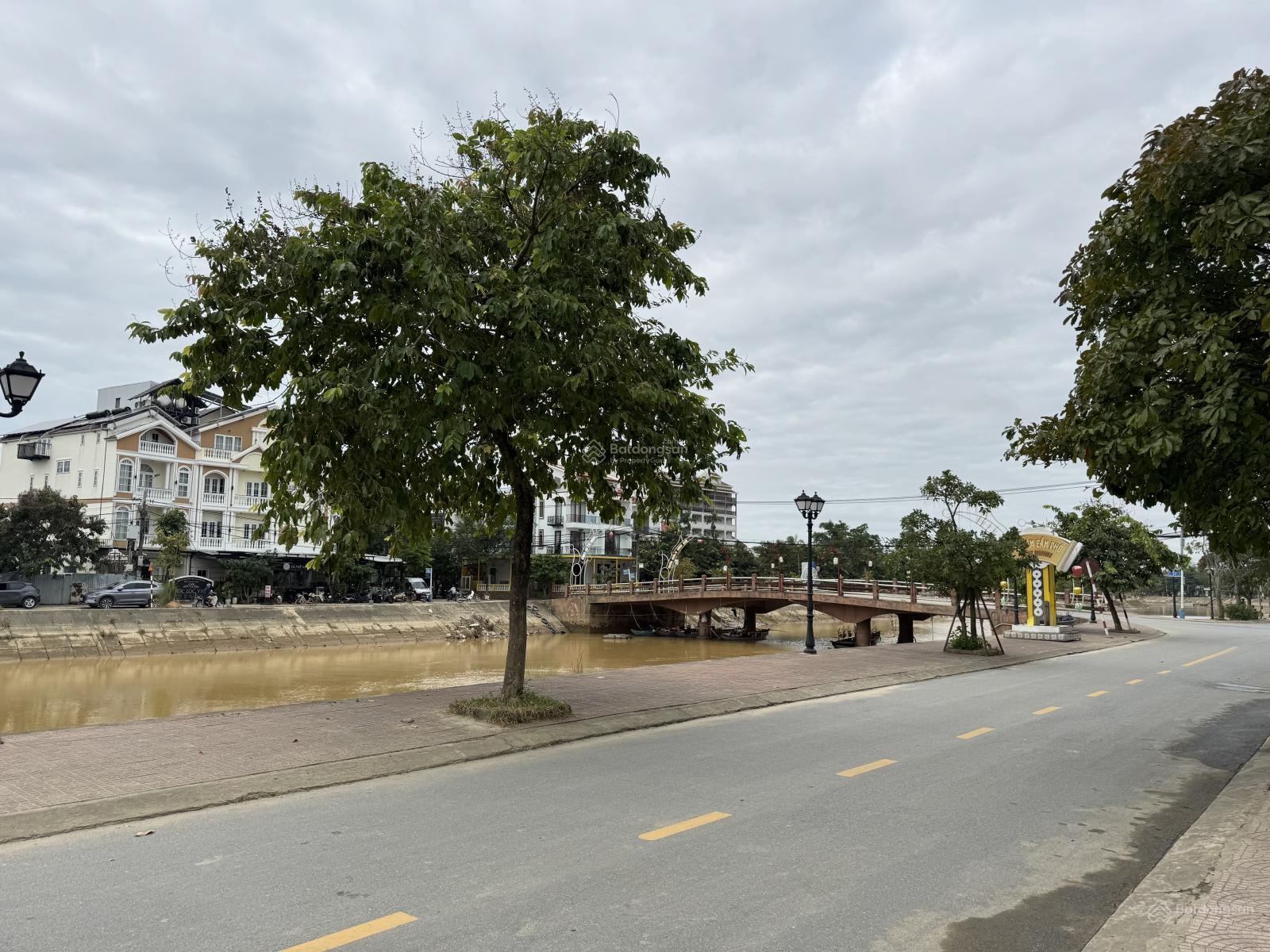 Cho thuê mặt bằng mặt phố Nguyễn Du, mặt tiền 16m, diện tích 350m² phù hợp F&B và thương hiệu lớn