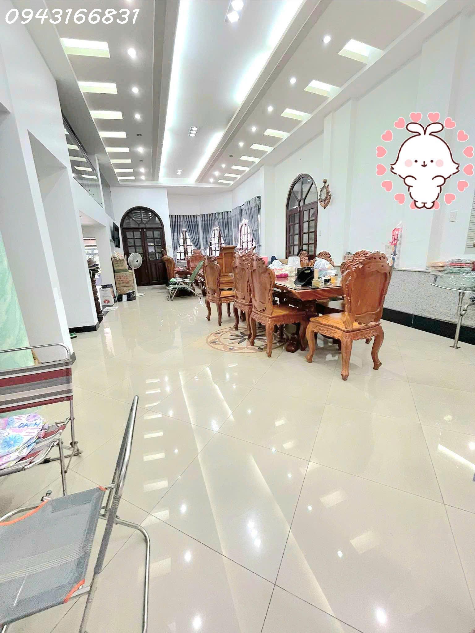 bán nhà mặt phố 200m2 bình tân, 3 tầng, 6pn, sổ đỏ, NHỈNH 19XX tỷ – vị trí vàng, 0943166831 xem nhà ngay!