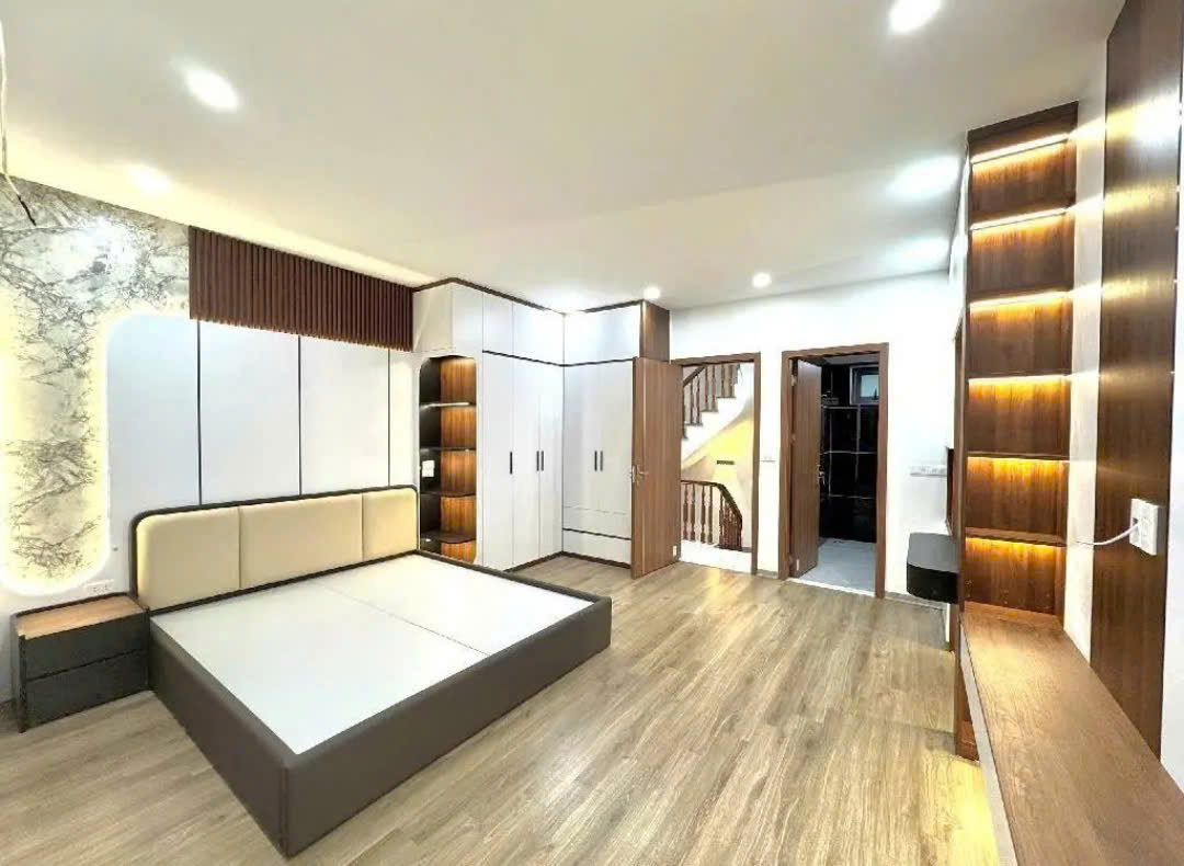 GIẢM SÂU 200TR – NHÀ NGÕ Ô TÔ PHỐ TÂY SƠN
6 TẦNG THANG MÁY – 39M² – 13.6 TỶ – THANH KHOẢN CAO