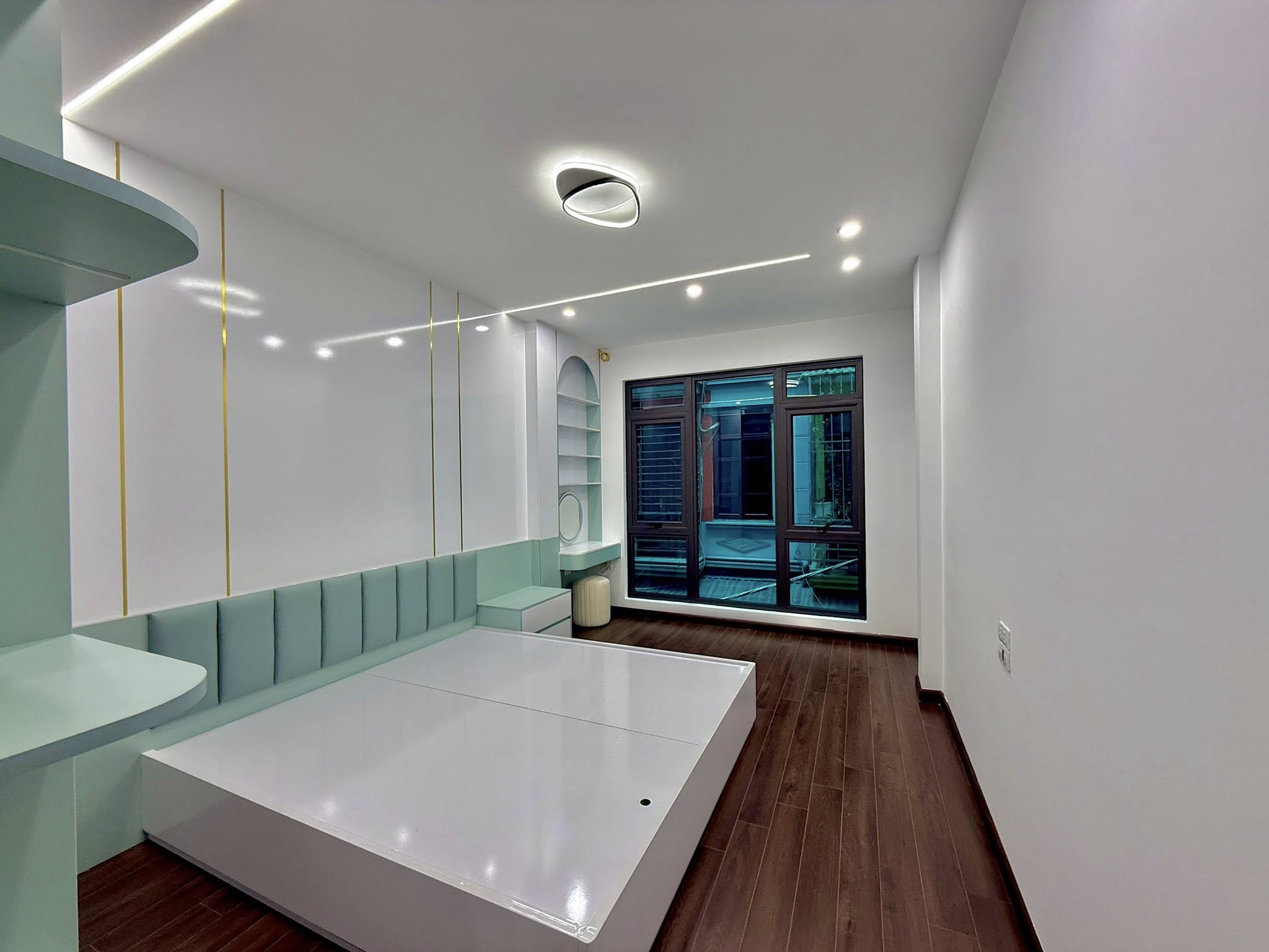 Siêu phẩm Phố Định Công Thượng- 30m*5 tầng- Ngõ thông – Kinh doanh. Giá 7,3 tỷ