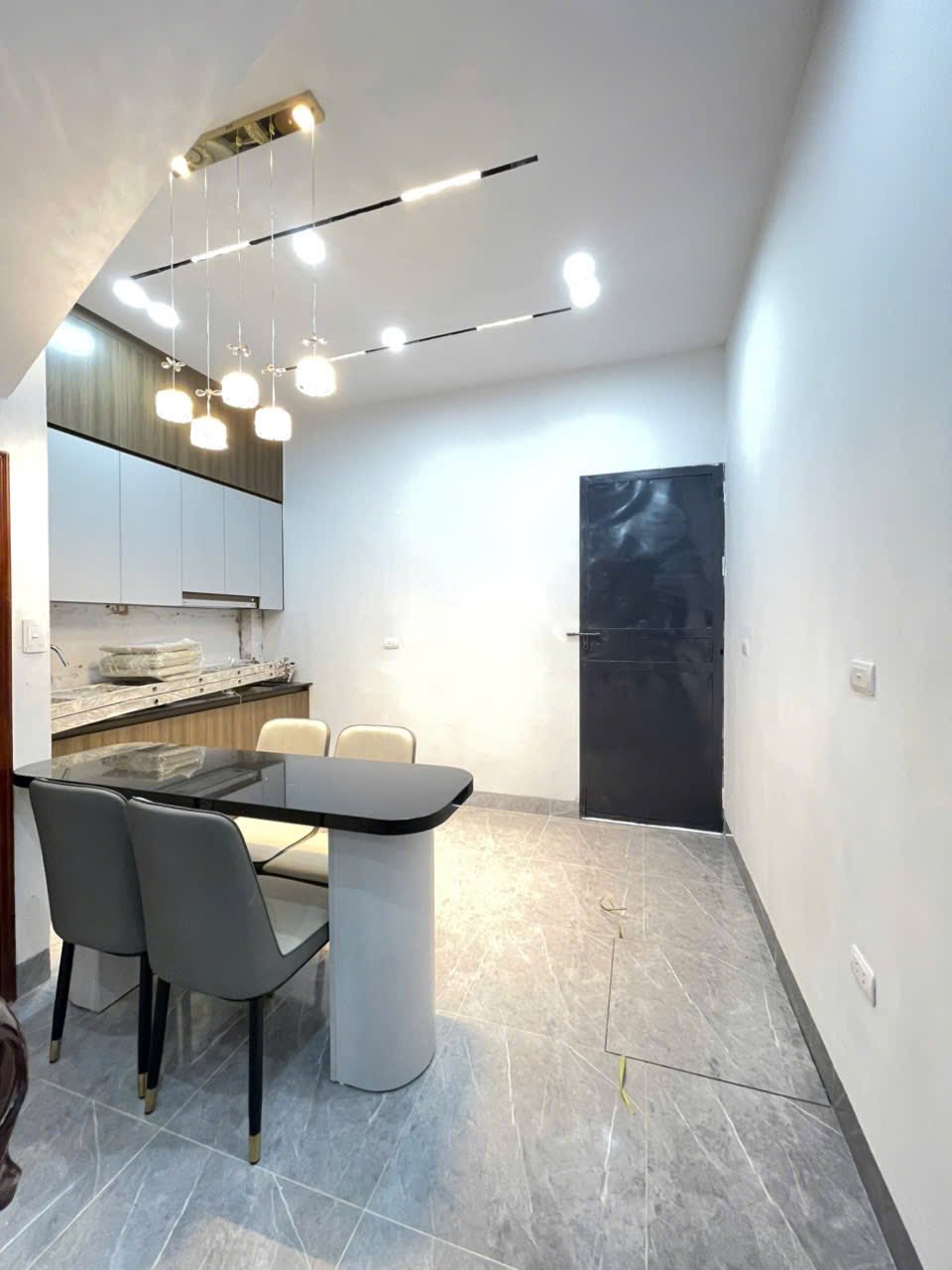 Nhà đẹp Kim Giang – 35m*4,5 tầng*4mMT – ô tô đỗ cách 5m. Giá nhỉnh 8,6 tỷ