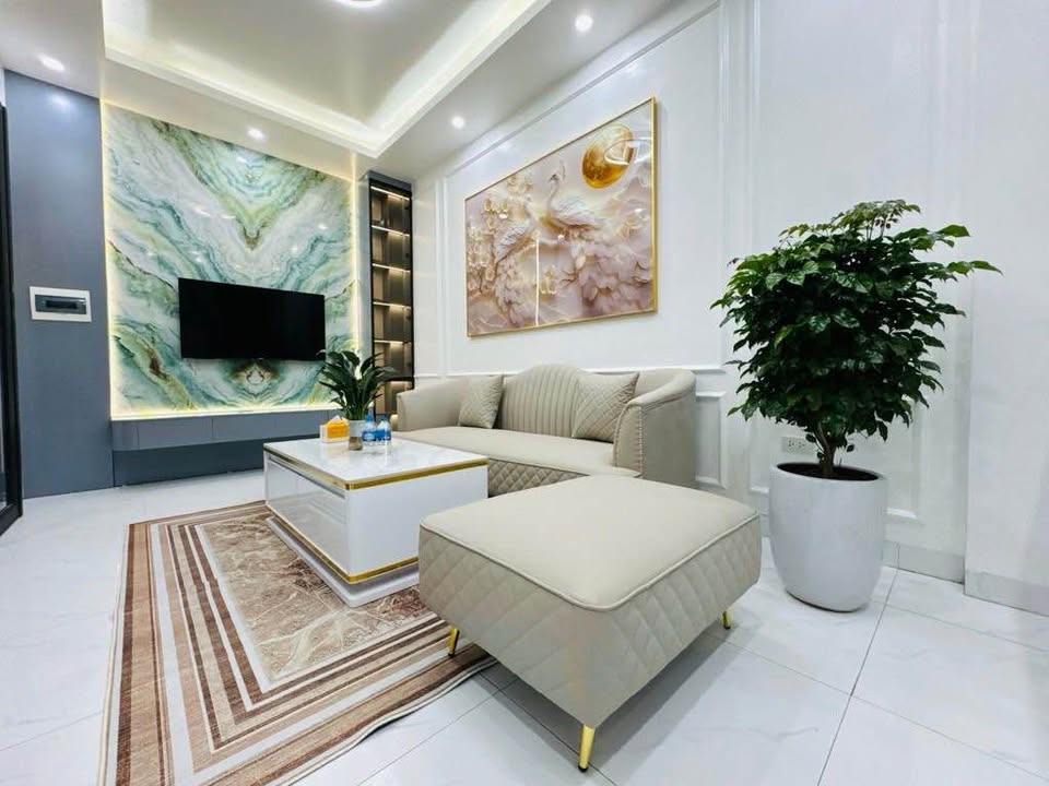 BÁN NHÀ ĐẸP TRUNG TÂM TRÂU QUỲ-VỊ TRÍ ĐẮC ĐỊA – Ô TÔ ĐỖ CỔNG – 38M 4 TẦNG 4 NGỦ DÂN XÂY NHỈNH 5 TỶ