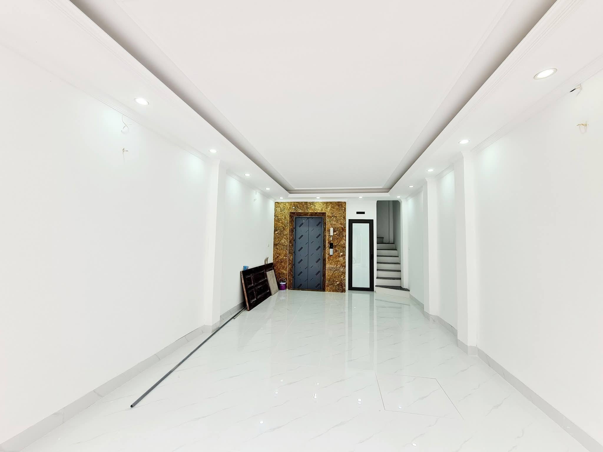 Nhà đẹp Phố Thanh Liệt- 42m*7 tầng*4.5mMT- Thang máy-Gần Linh Đàm-Ôtô vào nhà- 12,5 tỷ